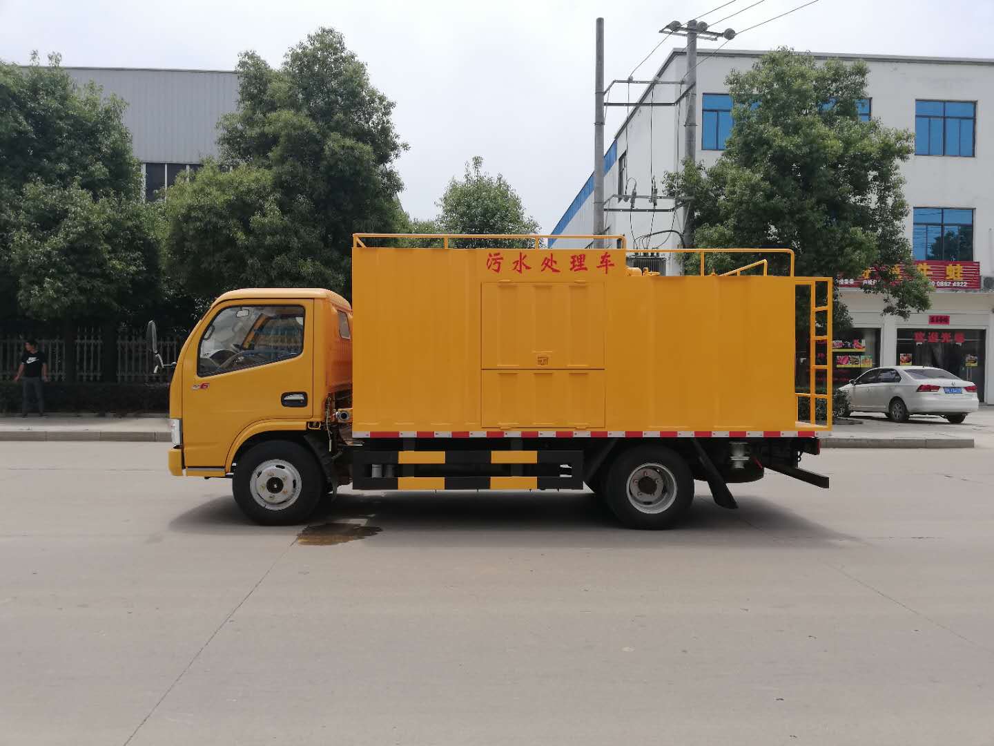 東風(fēng)小多利卡新款污水處理車