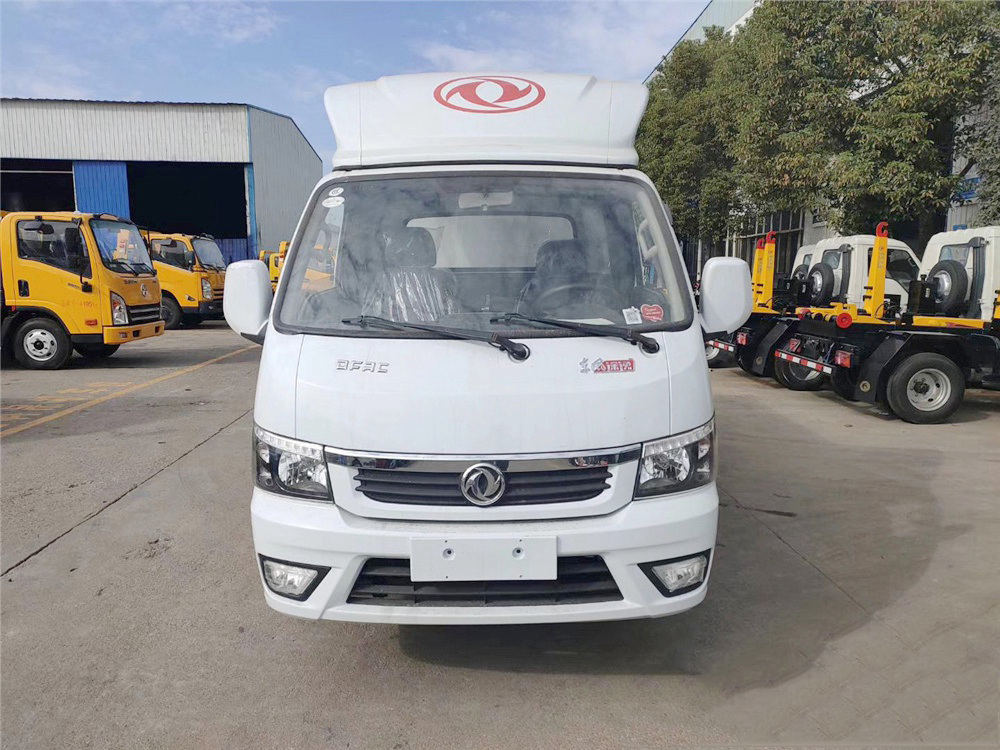 藍(lán)牌東風(fēng)途逸3-4方側(cè)裝掛桶式垃圾車(chē)