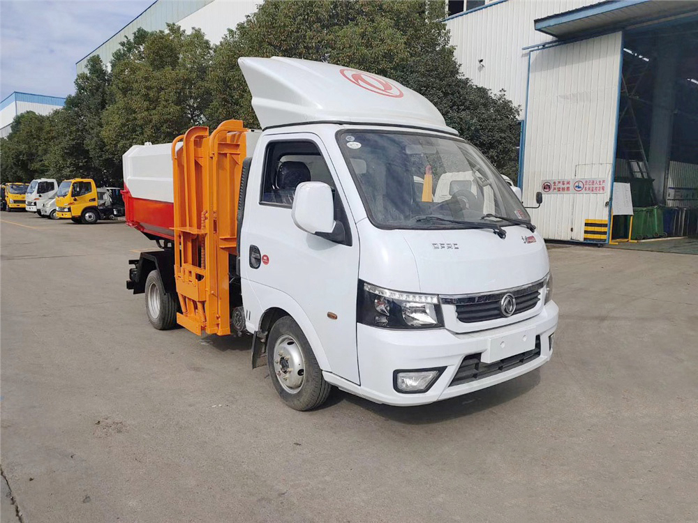藍牌東風途逸3-4方側(cè)裝掛桶式垃圾車
