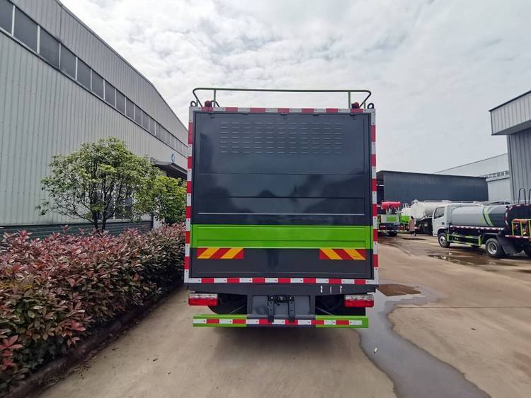 新款東風(fēng)大多利卡吸污凈化車